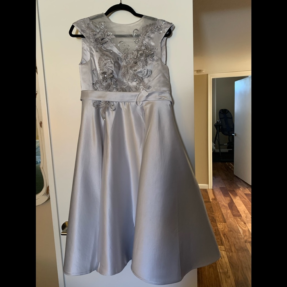 Mid length dress gray color Sateen Finish